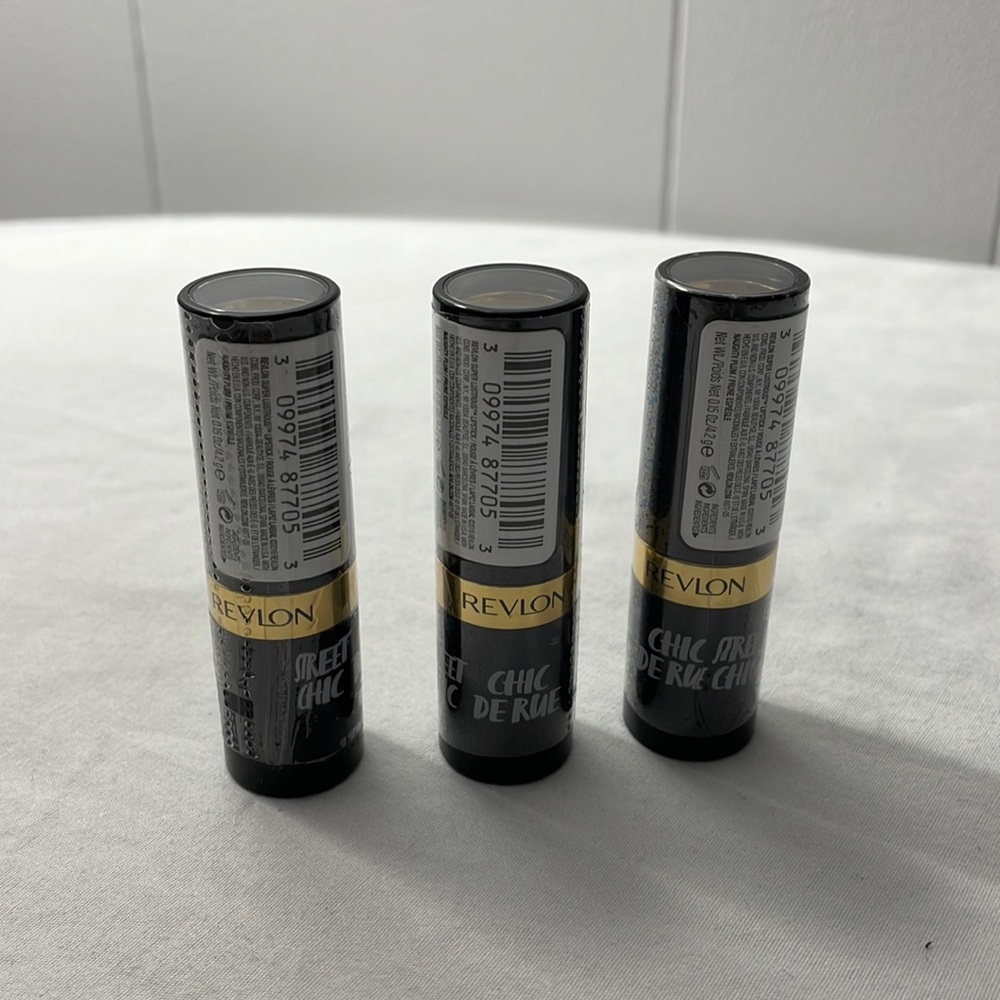Huge Sale 🎉🎉🎉  2 -Pack  Revlon Chic Street Lip Stick 045 Naughty Plum  BNIB